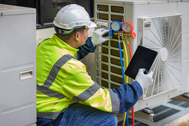 Professional Hvac technician working in De Leon, TX
